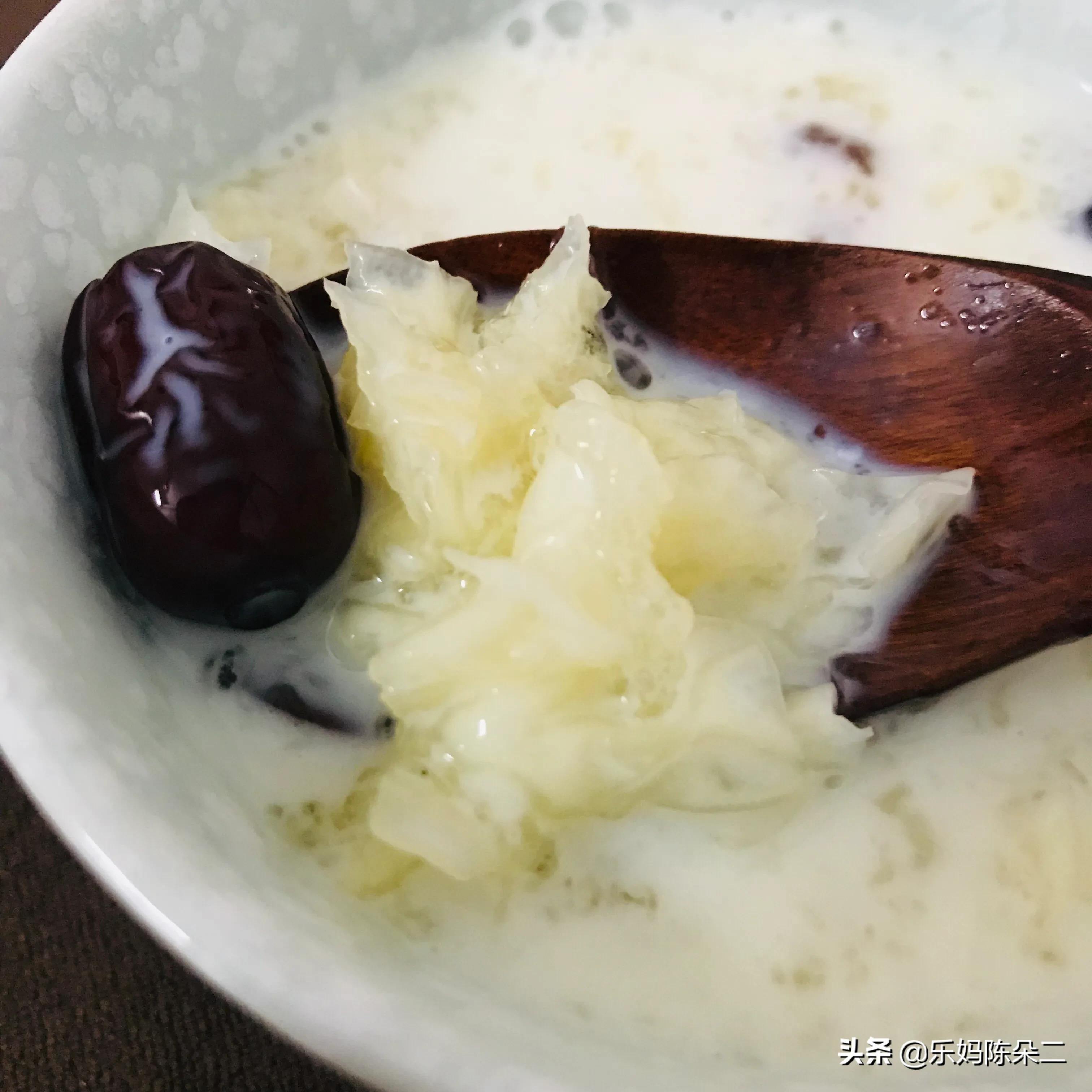 你会做哪些甜汤，能教我几道吗？