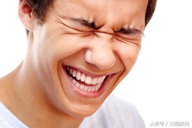 笑点低是这种精神病的征兆？！教你分清正常笑和病态笑