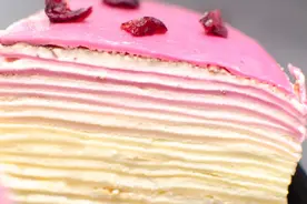 自己动手做的粉色渐变千层蛋糕，家人都说好，味道也是棒棒的图片
