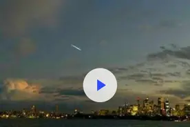 令人惊奇！悉尼天空出现绿色流星图片