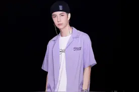 男明星穿紫色大比拼，王一博超酷、蔡徐坤高贵.....你最pick谁？图片