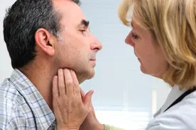 肿瘤的蛛丝马迹：脖子上长包，医生却劝他赶紧去查肠镜？图片