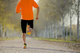 操场、小区、公园与马路，你一般在哪跑步？图片