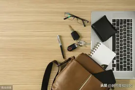 手机别再揣裤兜！看今年新“手机包”，不贵却难得，跺跺脚买5个图片