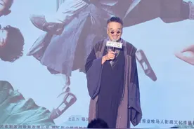 吴孟达丧礼举行，周星驰现身致哀！网友：没想到再见竟是这种场合图片