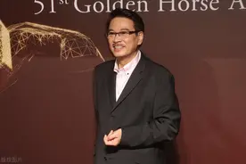 吴孟达临终一幕：听到亲人呼唤，他用力睁开双眼，表情令人心酸图片