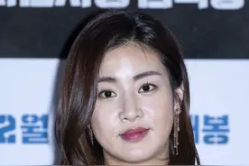 姜素拉 连衣裙现身 体态丰盈 魅力十足图片