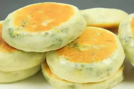 一碗面粉，一盆素馅，不用蒸，快速做蓬松柔软发面馅饼，好吃极了图片