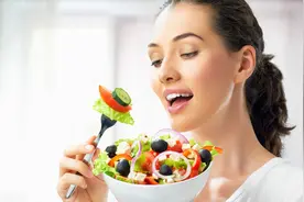 人类更适合吃素还是吃肉？营养专家给出一个“黄金肉素比”图片