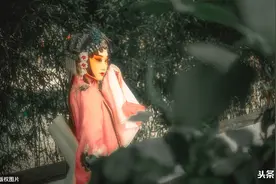 白居易的忏悔：墙头马上遥相顾，一见知君即断肠图片