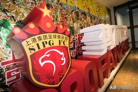 巨幅全家福，夺冠大场面，球员高清照，苏州赛区上海上港餐厅亮相图片