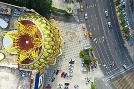 三亚的“大菠萝”建筑，不开灯时网友说丑出天际，开灯后成美景图片
