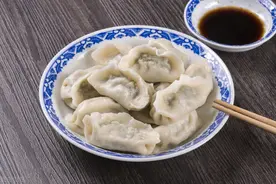 入秋后，我家就爱用这菜包饺子，味道鲜香，比韭菜白菜更受欢迎图片