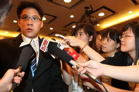 人生赢家霍启刚：迎娶跳水皇后，为人低调，居家带娃，惊现豪宅图片