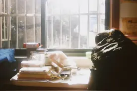 小说：农村小伙进城打工,出租房总散发恶臭,路过邻居家后赶紧报警图片