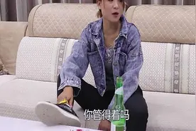 女孩小小年纪就抽烟喝酒，被哥哥训斥，女孩竟还不知错要出走视频封面
