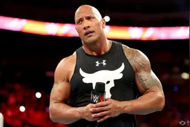 巨石强森缘何在WWE RAW期间不按剧本走？图片