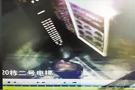 有人在小区电梯里“上大号” 物业公布监控录像图片