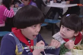 妈妈给小强做的午餐太好吃，刚开饭盒一下就被同学们抢光了视频封面