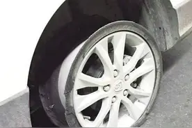 车开在路上 轮胎竟不翼而飞吓呆司机图片