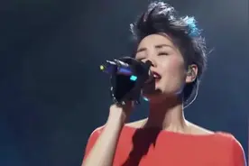 王菲疯狂的工作，被曝替李亚鹏还债？还是弥补自己的空缺视频封面