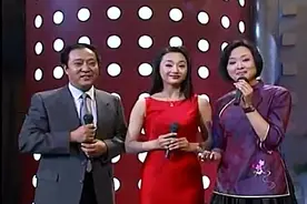 牛群和曹颖居然还主持过春晚 怀念以前的春晚主持人视频封面