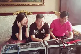 没想到当年最火童星小叮当 转行当导演还变了模样图片