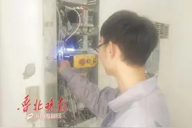 滨州海通·秦皇郡电梯故障频发 业主爬22楼回家图片