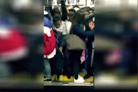 日本的地铁！妹子进去能怀着孕出来果然和电影一模一样啊