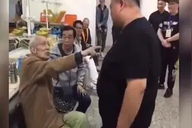 常宝华生前在德云社后台上演“群口相声”，郭德纲恭敬于谦叫师爷视频封面