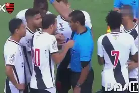 长知识！裁判自己假摔给了球员一张红牌，直接将其罚下！视频封面