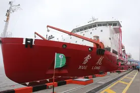 全球科考船“雪龙”跑到最南端图片