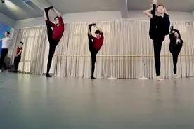 中国艺考：男舞蹈生直接把脚抬到头顶，一比较，还是不如旁边菇凉视频封面