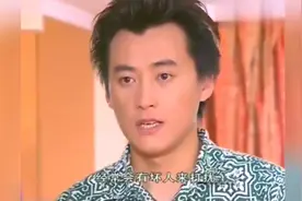 妻子把隔壁老王藏在衣柜里，丈夫发现后，默默拿起杀虫剂往衣柜喷视频封面