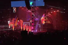 邓紫棋澳门演唱会《新的心跳》劲歌热舞把现场气氛燃到最高点！视频封面