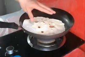 打工夫妻的幸福小日子：晚上出租屋做河南美食，走看看是啥好吃的视频封面