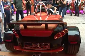 四川成都：1.8T的天价三轮摩托车  够拉风！视频封面