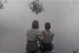 酷似保尔和冬妮娅的小孩在钓鱼 但是巴巴罗萨计划开始了视频封面