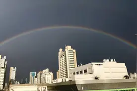 就在刚刚，南宁出现双彩虹了！火了朋友圈