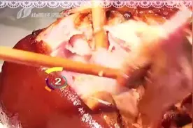 一道酱肘子满满都是老北京的味道，到底咋做的？大厨来揭秘步骤