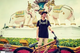 SOME（插播）当人们在景点前亮出V字，他亮出了空翻图片