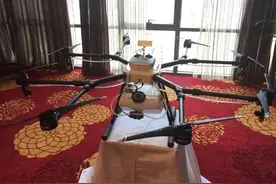 大疆MG-1 操控无人机撒农药图片