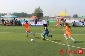 江苏省内24支青少年校园足球队决战宿迁图片
