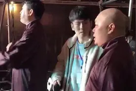 德云社-兰州站-张鹤伦，郎鹤炎两位候场图片
