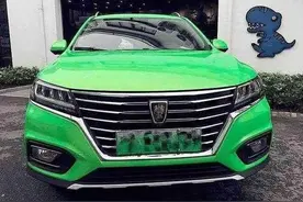 国产颠覆逻辑思维！推出炫彩薄荷绿车，7万白菜价，卡宴接招吧！图片