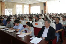 云南罗平560余名村“三委”干部集中培训图片