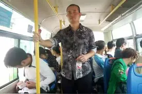 交警便衣查缉，超员客运被严罚图片