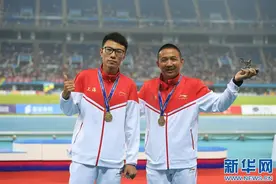 男子田径400米颁奖仪式 江西队选手获季军图片