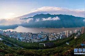 又见巫山云雨 高峡平湖美景图片