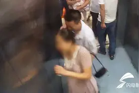 34秒｜济宁一孕妇挺着肚子进电梯，下一秒就生了图片